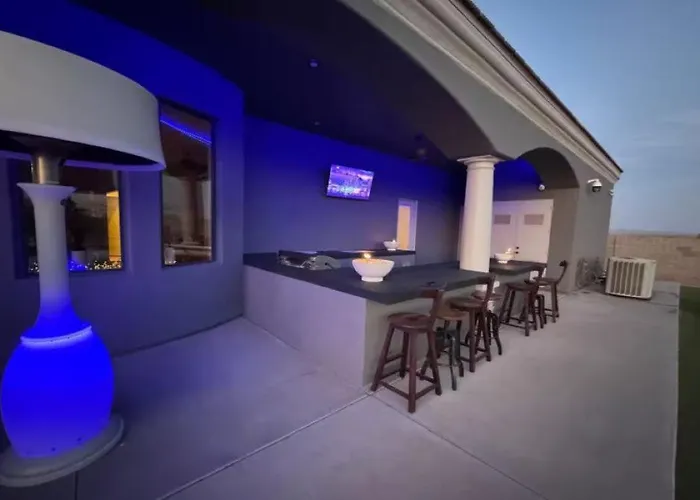 Grand Luxury Estate - Pool, Spa, Gym, Game Room, Movie Theater & Pickleball * Casa Grande