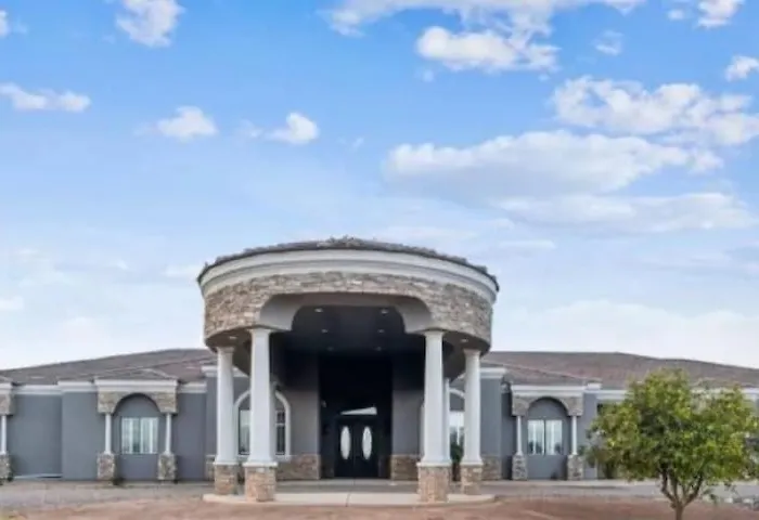 Grand Luxury Estate - Pool, Spa, Gym, Game Room, Movie Theater & Pickleball Villa
