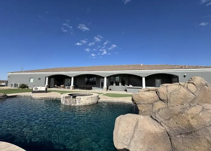 Grand Luxury Estate - Pool, Spa, Gym, Game Room, Movie Theater & Pickleball Villa Casa Grande