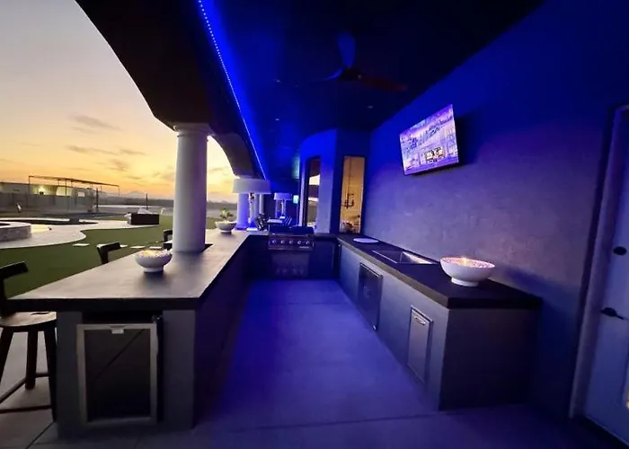 Villa Grand Luxury Estate - Pool, Spa, Gym, Game Room, Movie Theater & Pickleball Casa Grande