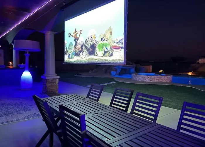 Grand Luxury Estate - Pool, Spa, Gym, Game Room, Movie Theater & Pickleball Villa