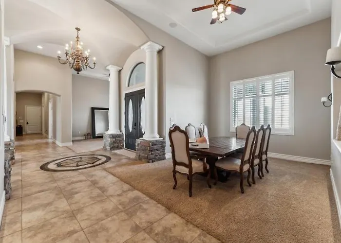 Villa Grand Luxury Estate - Pool, Spa, Gym, Game Room, Movie Theater & Pickleball Casa Grande