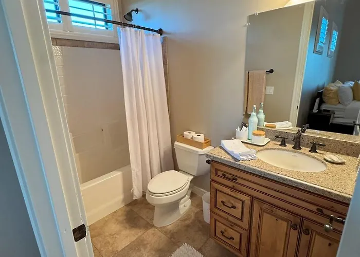 Villa Grand Luxury Estate - Pool, Spa, Gym, Game Room, Movie Theater & Pickleball
