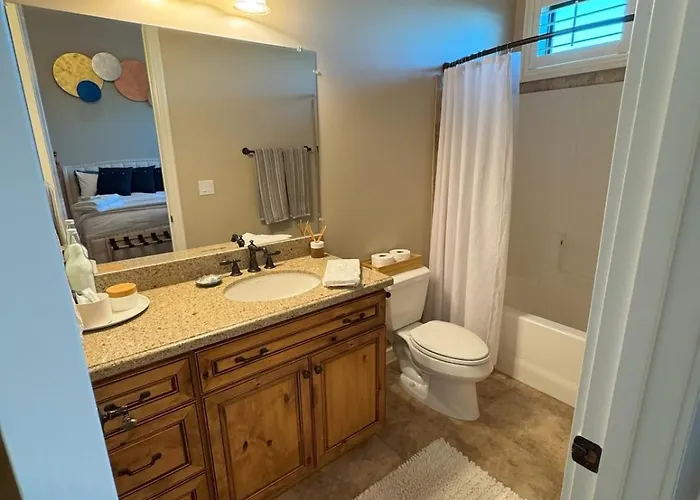 Grand Luxury Estate - Pool, Spa, Gym, Game Room, Movie Theater & Pickleball Villa *