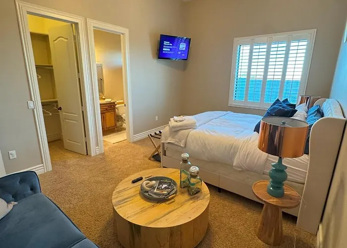 Villa Grand Luxury Estate - Pool, Spa, Gym, Game Room, Movie Theater & Pickleball *