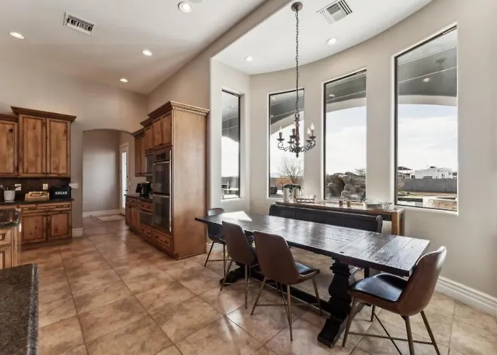 Grand Luxury Estate - Pool, Spa, Gym, Game Room, Movie Theater & Pickleball * Casa Grande
