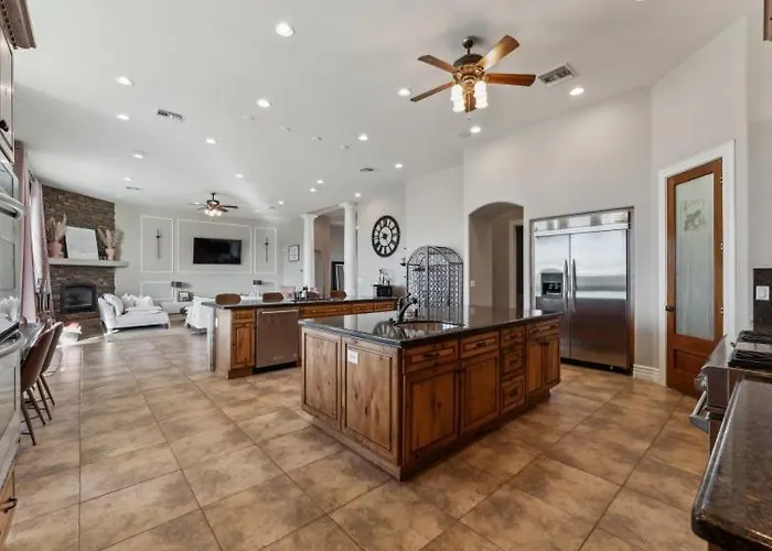 Grand Luxury Estate - Pool, Spa, Gym, Game Room, Movie Theater & Pickleball * Casa Grande