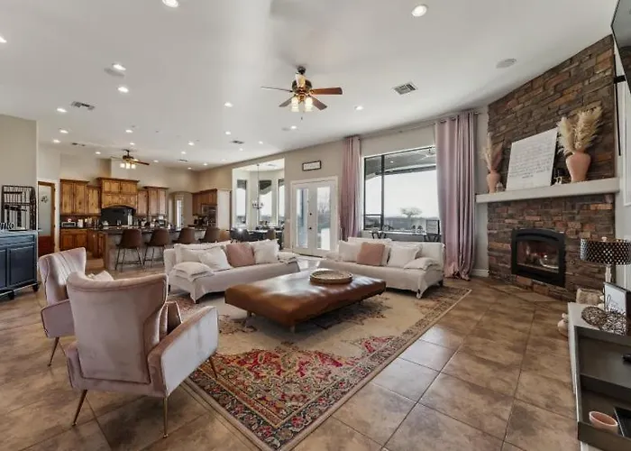 Villa Grand Luxury Estate - Pool, Spa, Gym, Game Room, Movie Theater & Pickleball Casa Grande